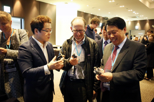 한국의 실리콘밸리라 불리는 '구로디지털단지'(G밸리)가 미국 실리콘밸리를 방문해 세계진출을 모색한다. 구로구(구청장 이성)는 "서울산업진흥원(SBA), 대한무역투자진흥공사(KOTRA)와 함께 우수 IT 기업을 위한 투자유치 및 시장 진출 판로 개척을 위해 실리콘밸리 투자유치 설명회를 2015년부터 매년 개최하고 있다"며 "올해도 9월 6일 드레이퍼(Draper)대학에서 투자유치 설명회를 갖는다"고 27일 밝혔다. 작녀 투자유치 설명회 모습. 구로구 제공